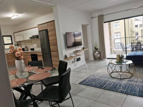 An upmarket 3 bedroom Waterfall - Teasa Group